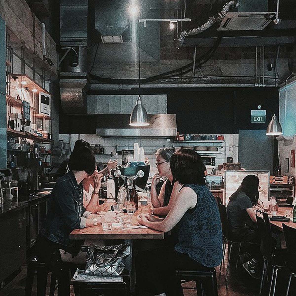 Jimmy Monkey Café – Jimmy Monkey Café is arguably Singapore's hippest coffee destination. Come for the ultimate coffee experience made with the Slayer.