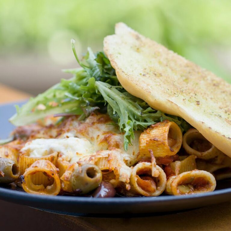 Baked cheesy pasta (rigatoni or macaroni bake) with flatbread